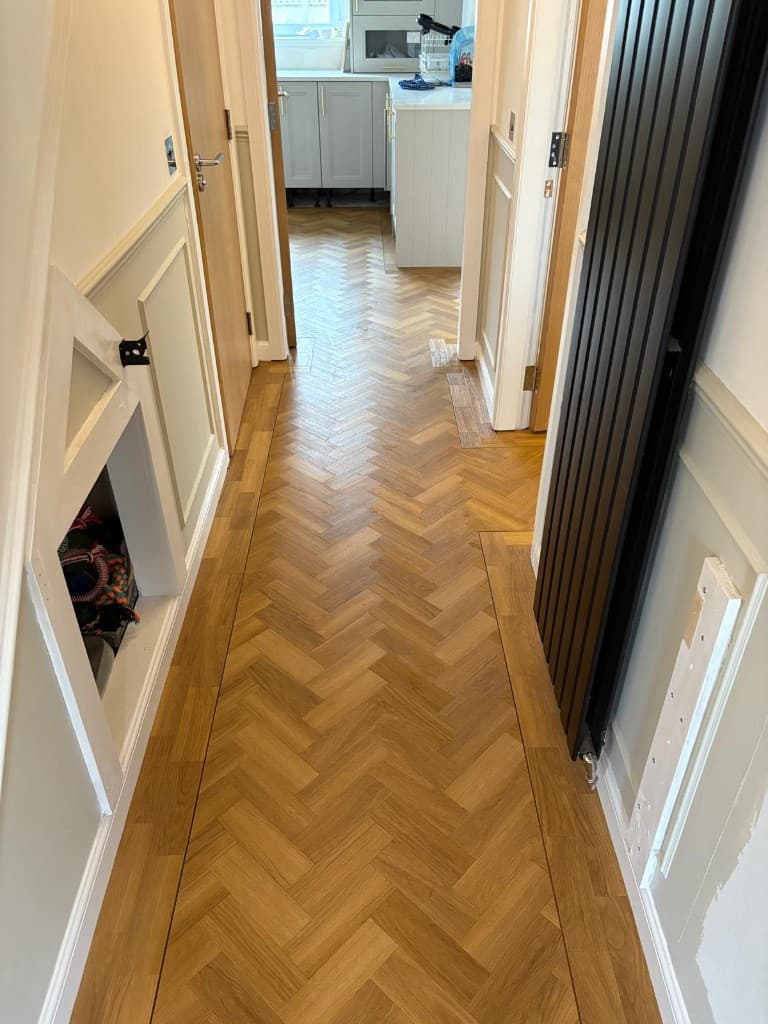 Precision mitered border and feature strip detailing — Parfait Flooring, Glasgow