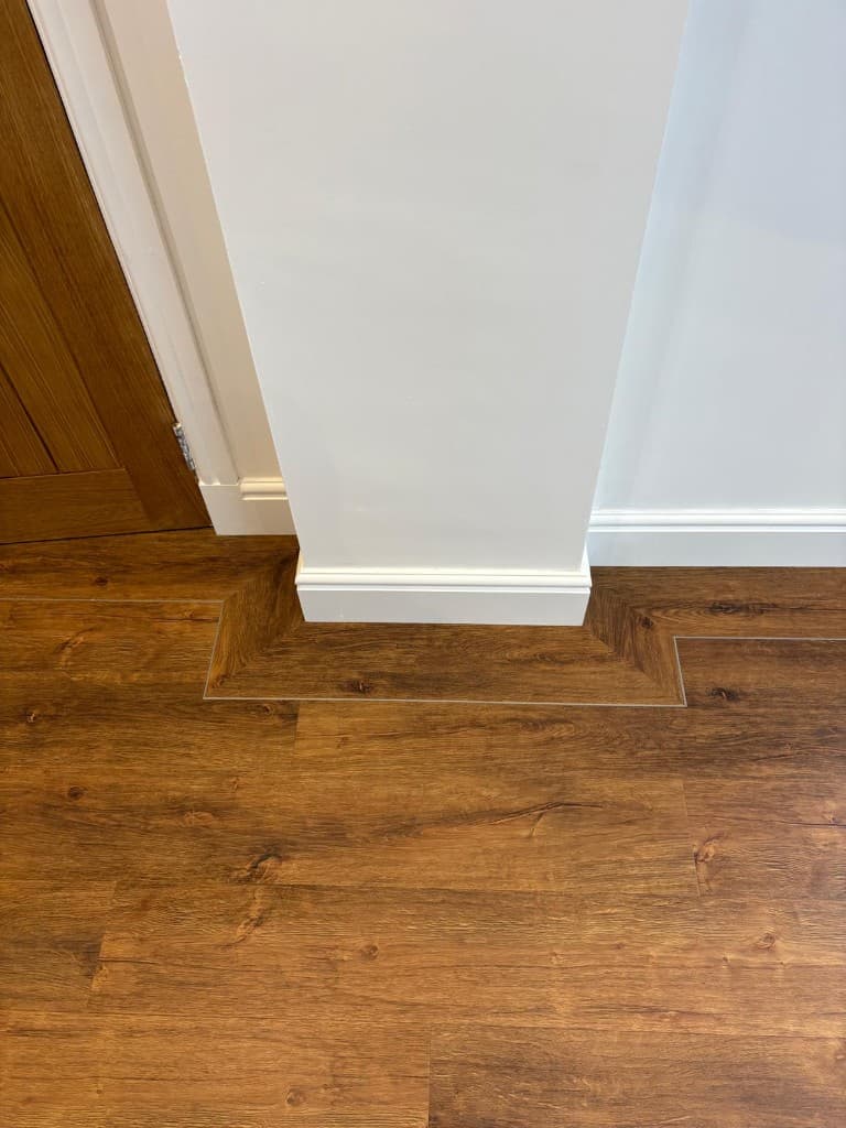 Precision mitered border and feature strip detailing — Parfait Flooring, Glasgow