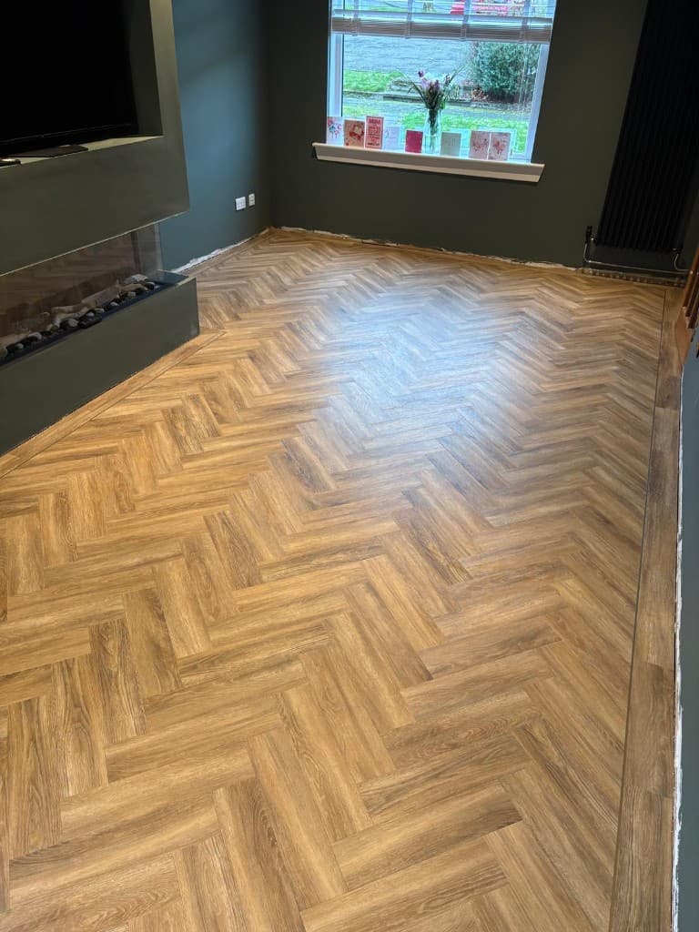 Precision mitered border and feature strip detailing — Parfait Flooring, Glasgow