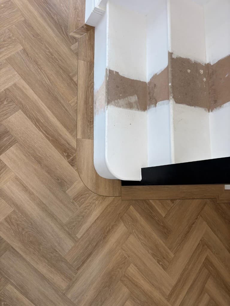 Curved cuts, stair scribes and precision corner detailing — Parfait Flooring, Glasgow