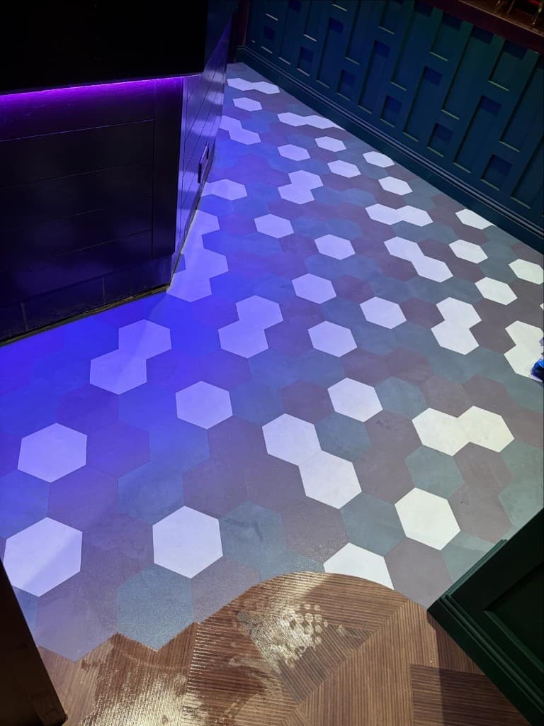 Curved cuts, stair scribes and precision corner detailing — Parfait Flooring, Glasgow