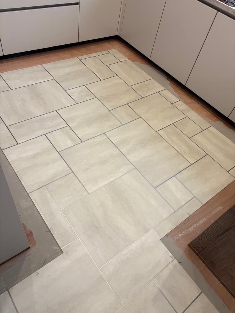 Curved cuts, stair scribes and precision corner detailing — Parfait Flooring, Glasgow