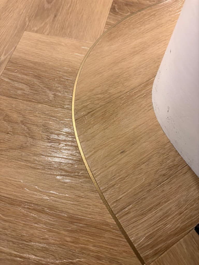 Curved cuts, stair scribes and precision corner detailing — Parfait Flooring, Glasgow