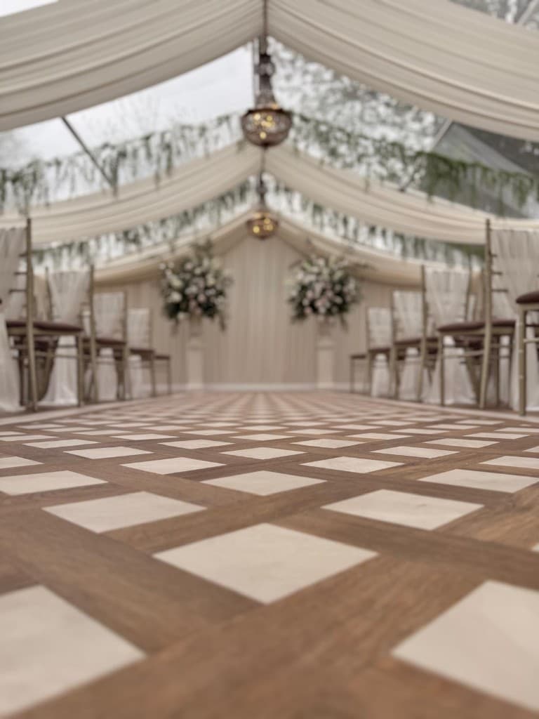 Precision mitered border and feature strip detailing — Parfait Flooring, Glasgow