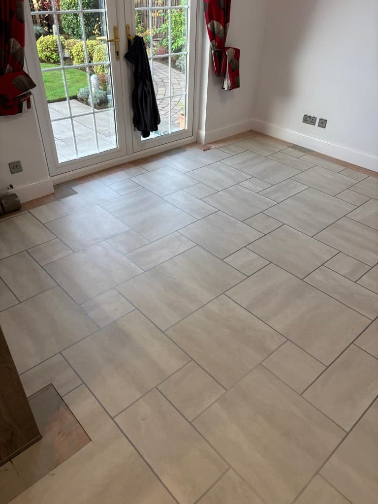 Curved cuts, stair scribes and precision corner detailing — Parfait Flooring, Glasgow