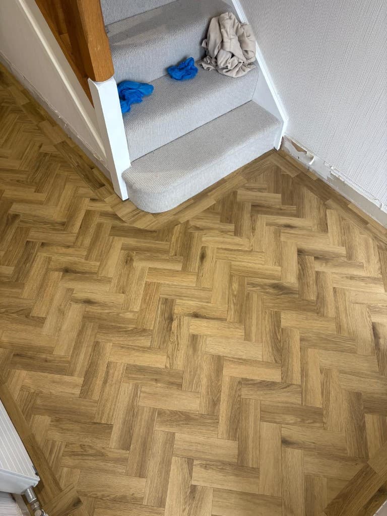 Curved cuts, stair scribes and precision corner detailing — Parfait Flooring, Glasgow