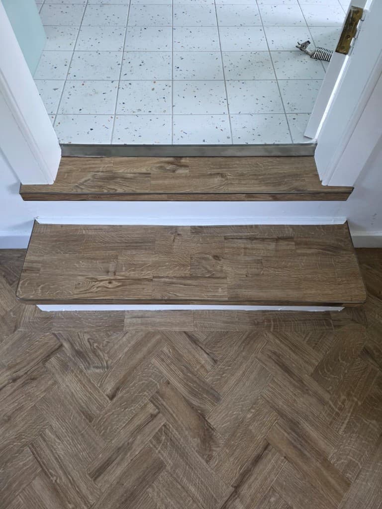 Curved cuts, stair scribes and precision corner detailing — Parfait Flooring, Glasgow